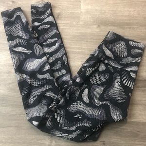 Camo Lululemon leggings size 6